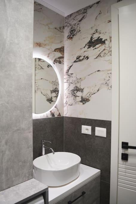 Sphinx Apartment Durres Bagian luar foto